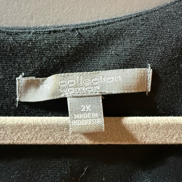 Elegant Black and Gold Lace Midi Dress - Picture 3 of 3